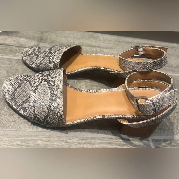 J Crew snakeskin blocked heel strap on sandals, size 8 - Picture 2 of 8